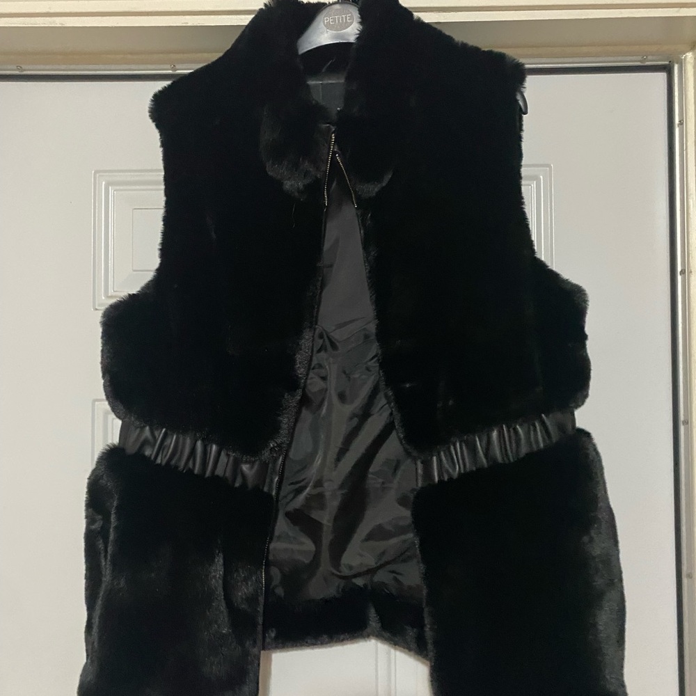 NWT River Island Black Faux Fur Gilet/Vest - Size M